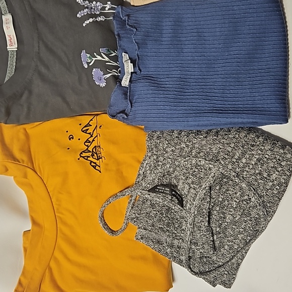 Womens size medium tops and bottoms, 13 pieces - Picture 5 of 10